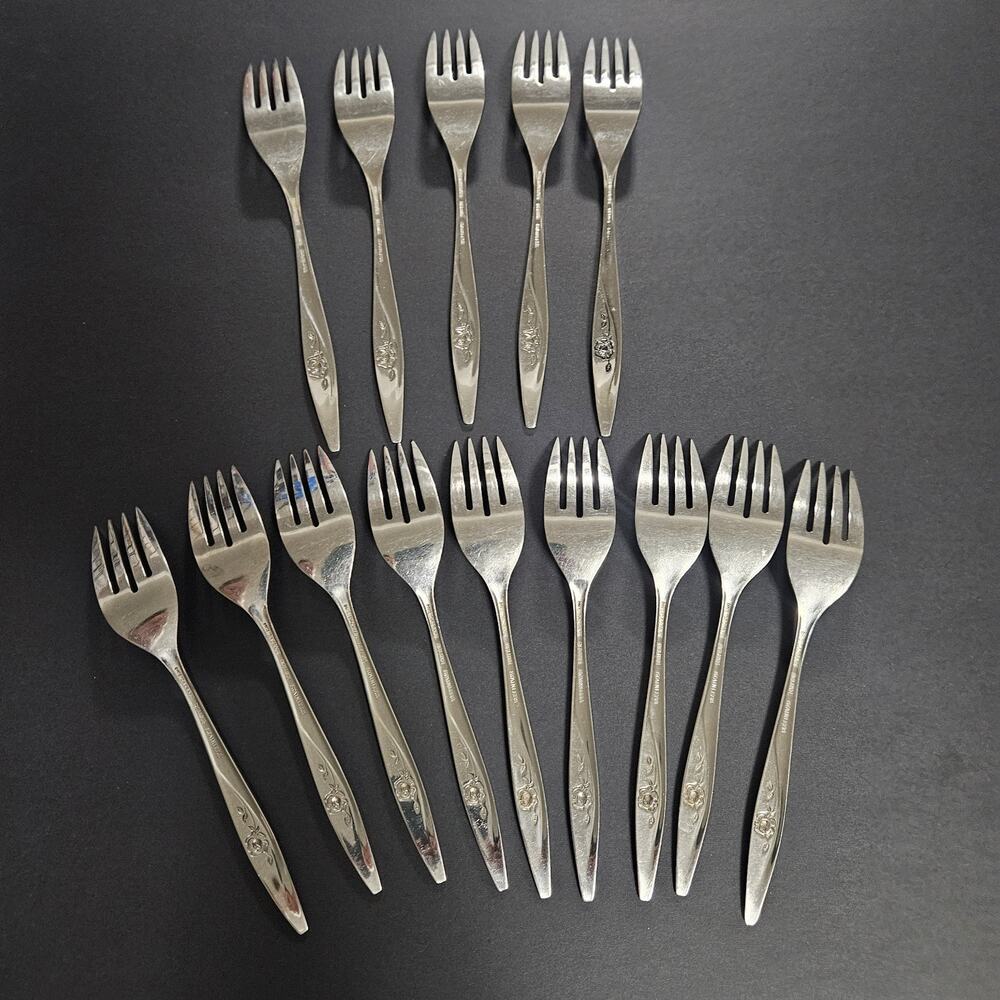 Oneida Lasting Rose Deluxe Oneidacraft 5 (7 1/4") & 9 (6 1/4") Stainless Forks - Picture 3 of 3